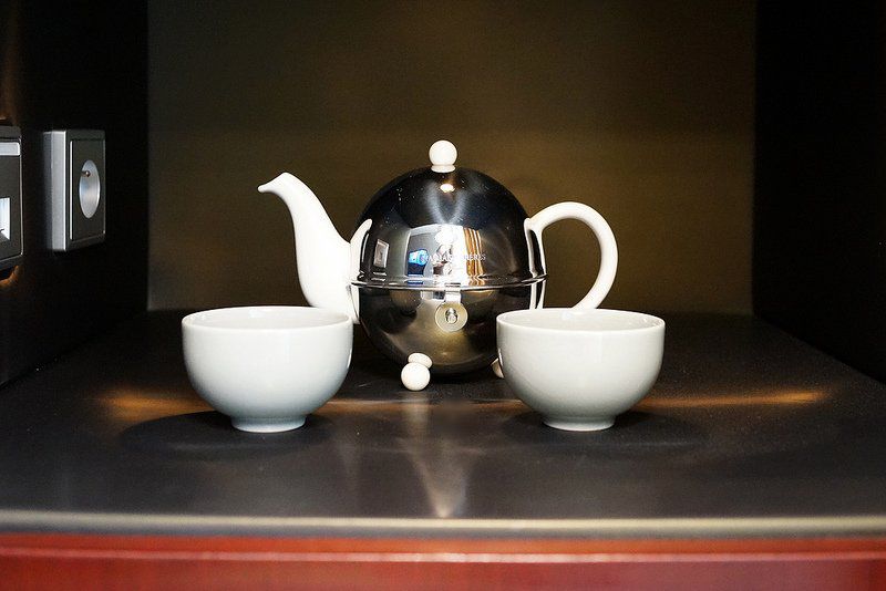 ...each outfitted with hot water heaters, Mariage Frères teapots (and matching teacups), alongside tea from London-based JING Tea.<br/>